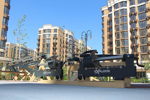Improve your training with innovative machines with built-in weights