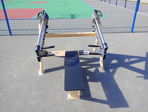 Improve your training with innovative machines with built-in weights